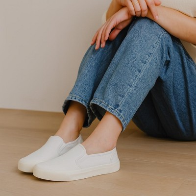 Женские кроссовки CUSHIONAIRE Fulton Womens Slip On Sneakers, Lightweight Comfortable Casual Sneakers for Women with Memory Foam, WHITE 9 — фото 3