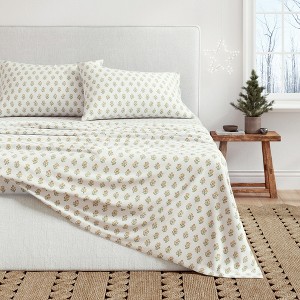 100% Cotton Winter Floral Printed Flannel Sheet Set - Great Bay Home - 1 of 4