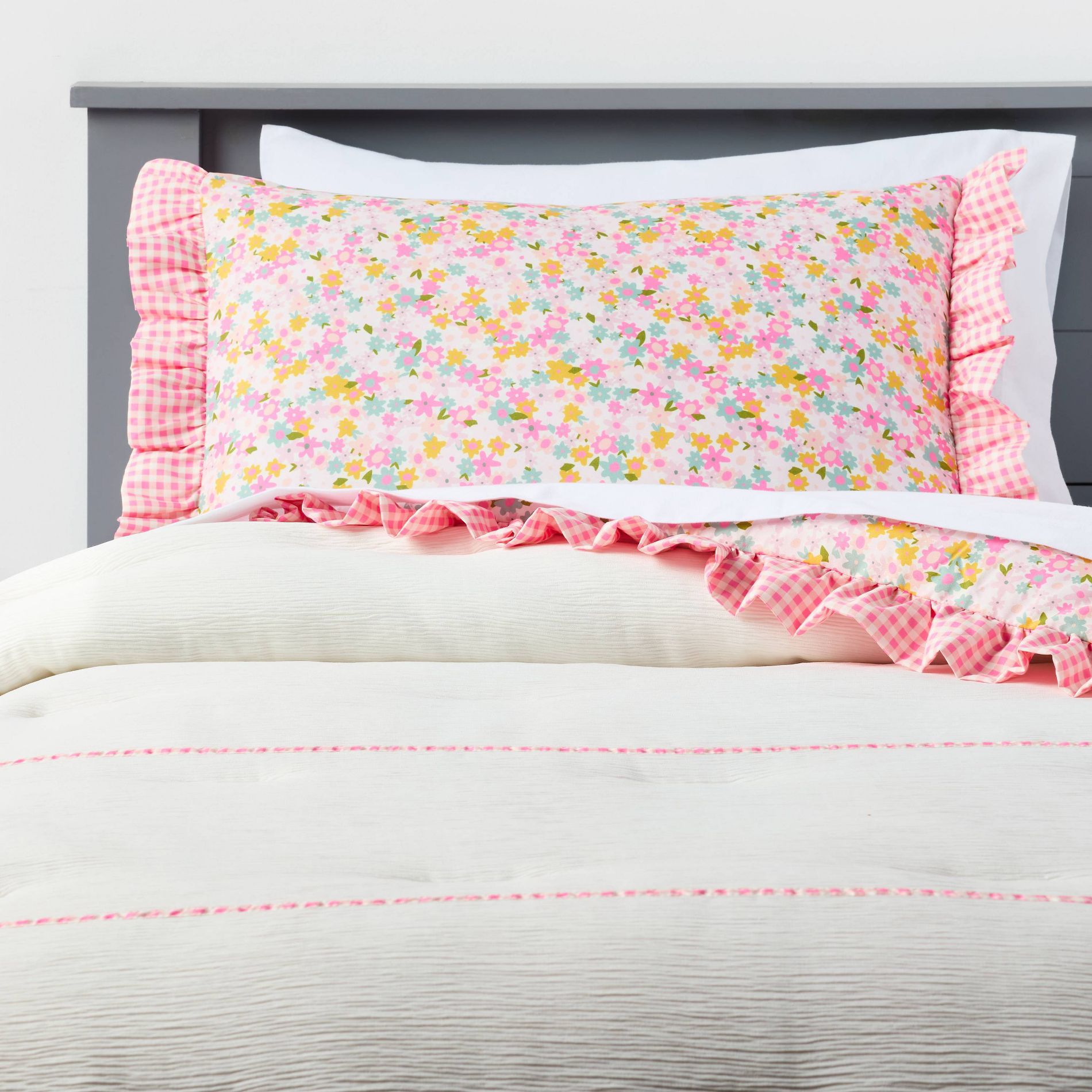 Reversible Crinkle Bow Gingham Floral Kids' Comforter Set White - Pillowfort™