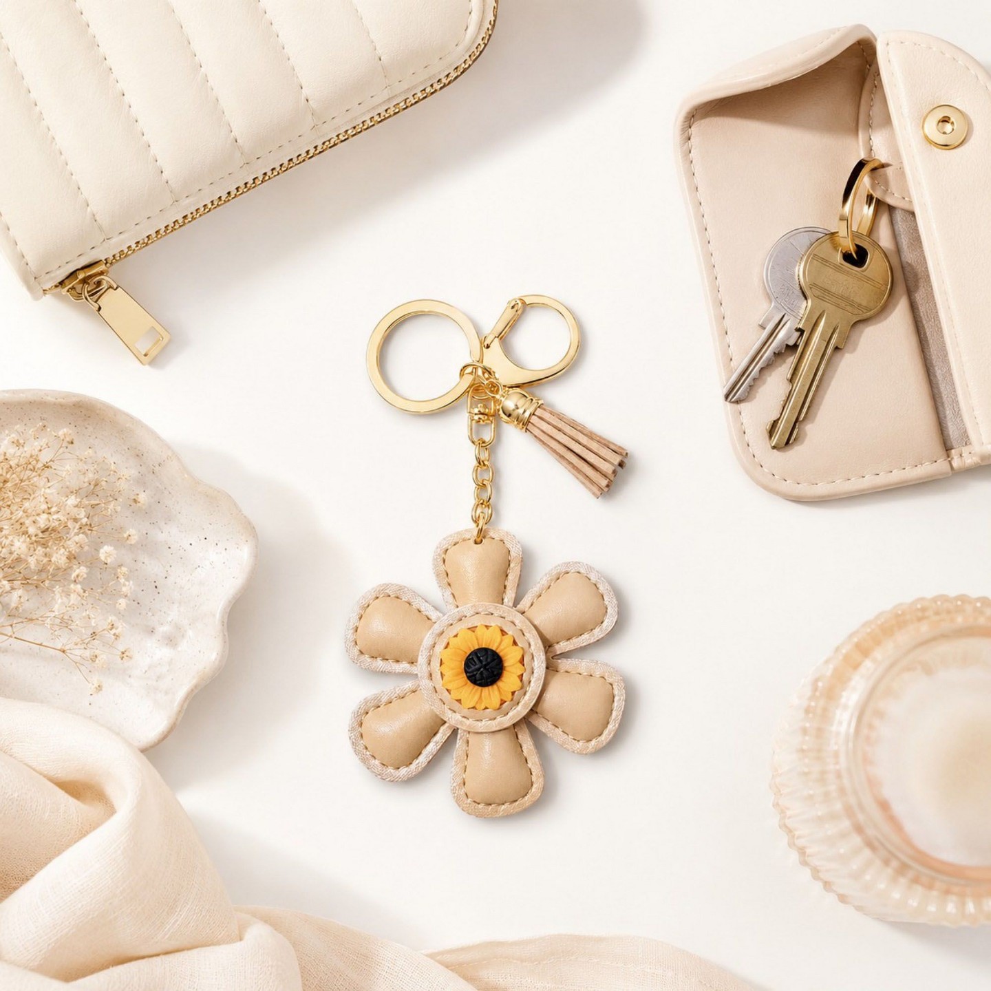 Alilang Women's Faux Leather Sunflower Bag Charm Keychain Beige Floral Purse Accessory with Tassel - White, цвет: Бежевый — фото 3