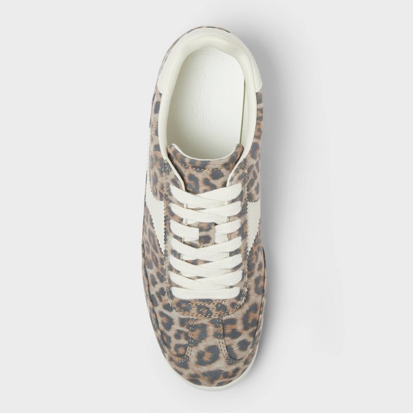 Tenis Skyler para mujer con plantilla de espuma viscoelástica – Universal Thread™ color marrón claro 3