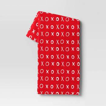 XO Printed Plush Valentine's Day Throw Blanket Red/White - Room Essentials™