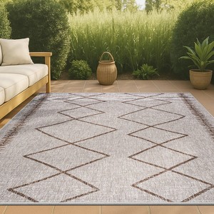 Derya Diamond Trellis Indoor/Outdoor Area Rug - JONATHAN Y - 1 of 4