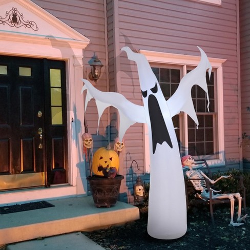 Homcom 6ft Tall Halloween Inflatable White Ghost Light Up Yard ...