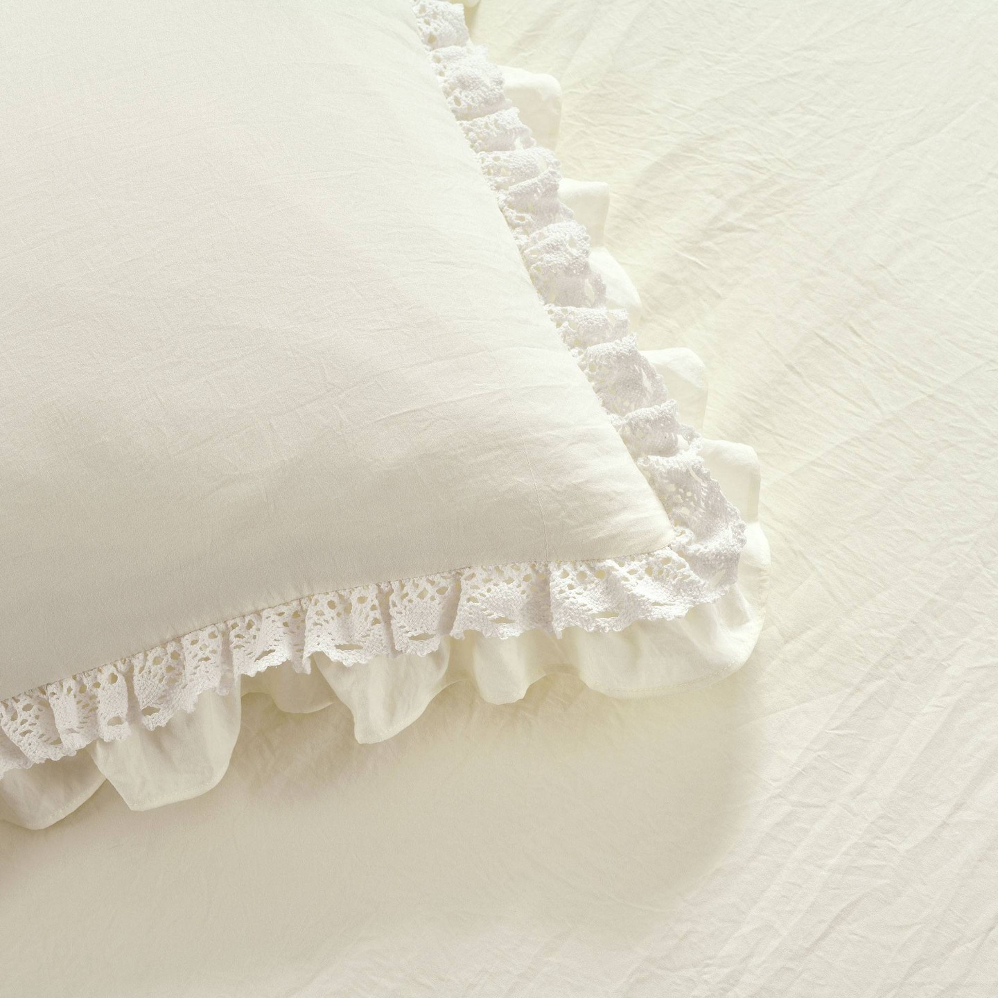 Комплект с покрывалом Lush Decor 3pc King Ella Lace Ruffle Bedspread Set Ivory - Lush Décor: Elegant Polyester Bedding, Plain Weave, Lightweight, цвет: Слоновая кость — фото 4