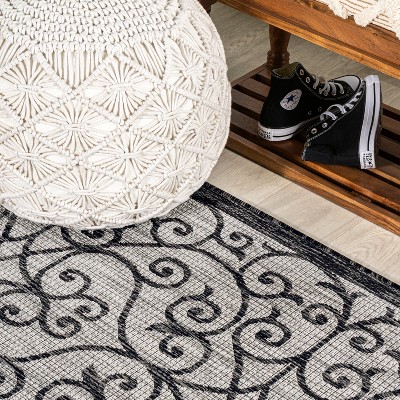 Madrid Vintage 5' Round Gray and Black Synthetic Area Rug