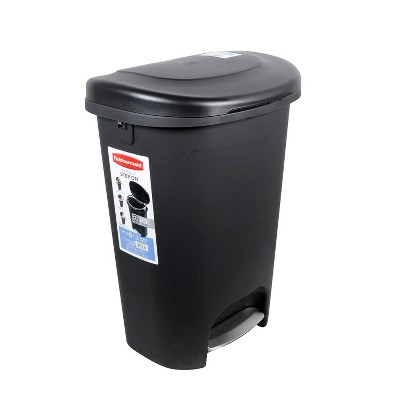 Rubbermaid Classic Large 13 Gallon Durable Plastic Hands Free Step On Lid Trash Can with Liner Lock Wires for Use in Any Indoor Room Black