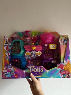  Mattel ​DreamWorks Trolls Band Together Toys, Mount Rageous  Playset with Queen Poppy Small Doll & 25+ Accessories, 4 Hair Pops (  Exclusive) : Toys & Games