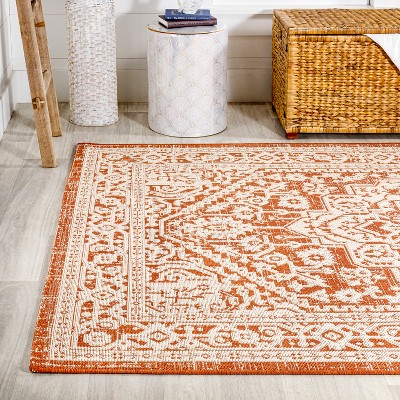 Sinjuri 4' x 6' Orange/Cream Synthetic Medallion Rug