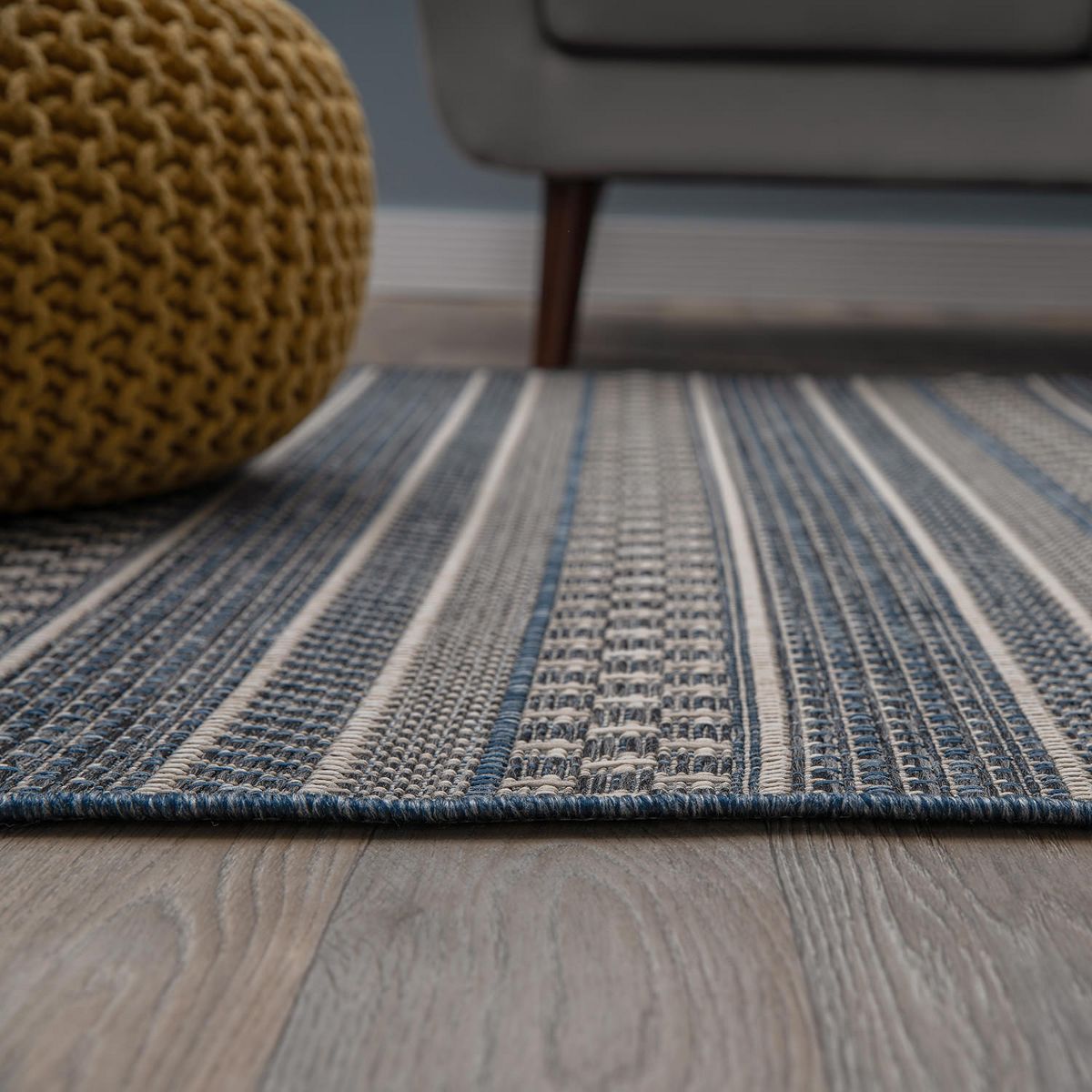 World Rug Gallery Bohemian Geometric Stripe Indoor/Outdoor Area Rug: Weather-Resistant, Low Pile - thumbnail 3