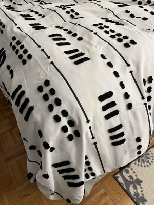 Intelligent Design 3pc Full/Queen Milani Clip Jacquard Comforter Set  Black/White