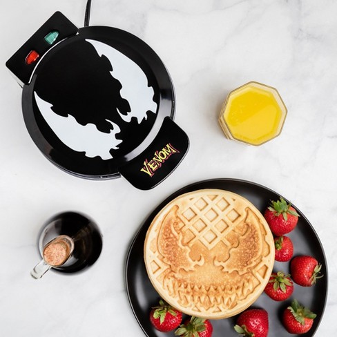 Uncanny Brands Marvel's Loki Waffle Maker ,Green