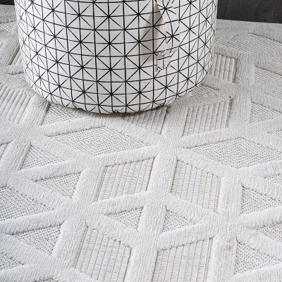 Ivory Geometric 4' x 6' Handmade Synthetic Indoor/Outdoor Rug