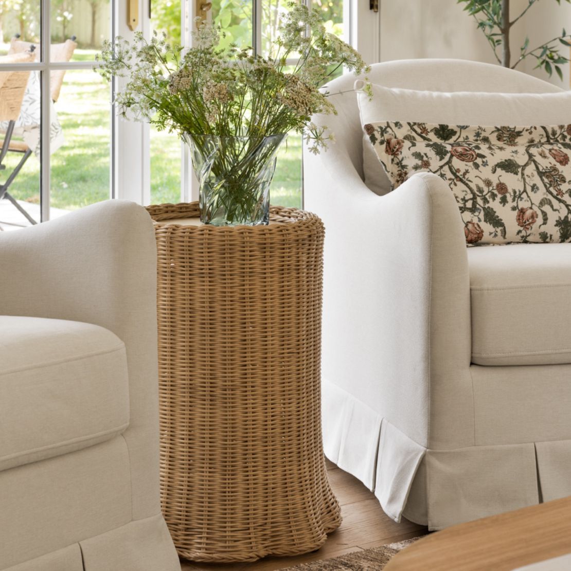 Wicker side table with scalloped edges