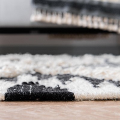 Handwoven Ivory Geometric Wool 24" Accent Rug