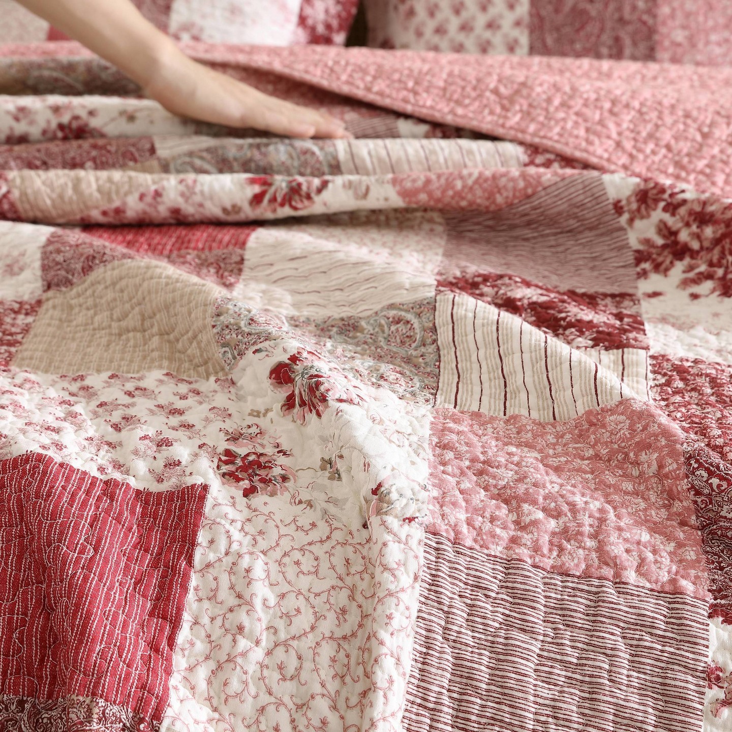 Постельное бельё Laura Ashley 2pc Twin Celina Patchwork 100% Cotton Quilt Bedding Set Red, цвет: Красный — фото 2