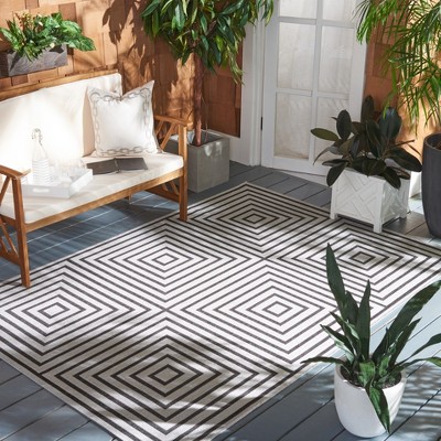 Light Grey and Charcoal Geometric Indoor/Outdoor Area Rug 3' x 5'
