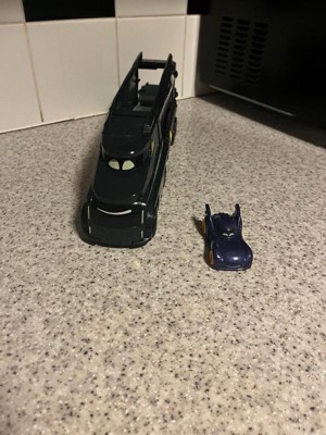  Fisher-Price DC Batwheels Toy Hauler and Car, Bat-Big Rig with  Ramp and Bam The Batmobile 1:55 Scale Diecast Toy Vehicle, Ages 3+ Years :  Toys & Games