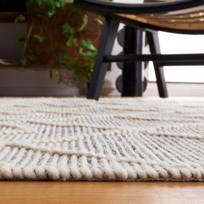 Ivory and Black Hand Woven Wool Area Rug, 3' x 5'