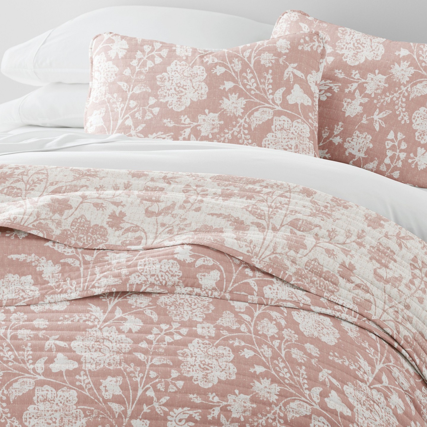 Комплект с покрывалом Becky Cameron Super Soft Quilt Set – Lightweight All Season Coverlet in Textured Floral Design, Textured Floral Rose, Twin/Twin Extra Long, цвет: С принтом — фото 5
