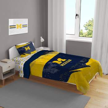 NCAA Michigan Wolverines Slanted Stripe Twin Bedding Set in a Bag - 4pc