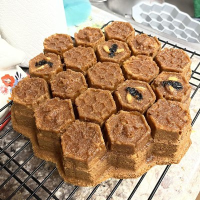 I got the legendary Nordic Ware honeycomb pull-apart dessert pan as a gift  recently! I'm wondering what recipes or suggestions you all have for this  beautiful bakers tool? I'm going to start