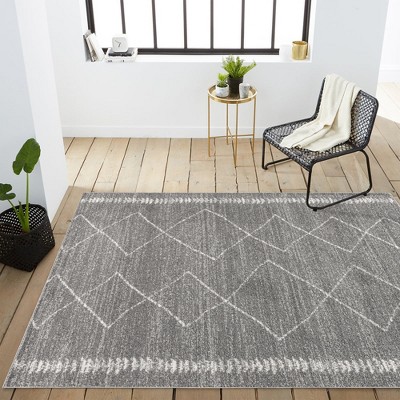 Gray Geometric 4' x 6' Reversible Synthetic Area Rug