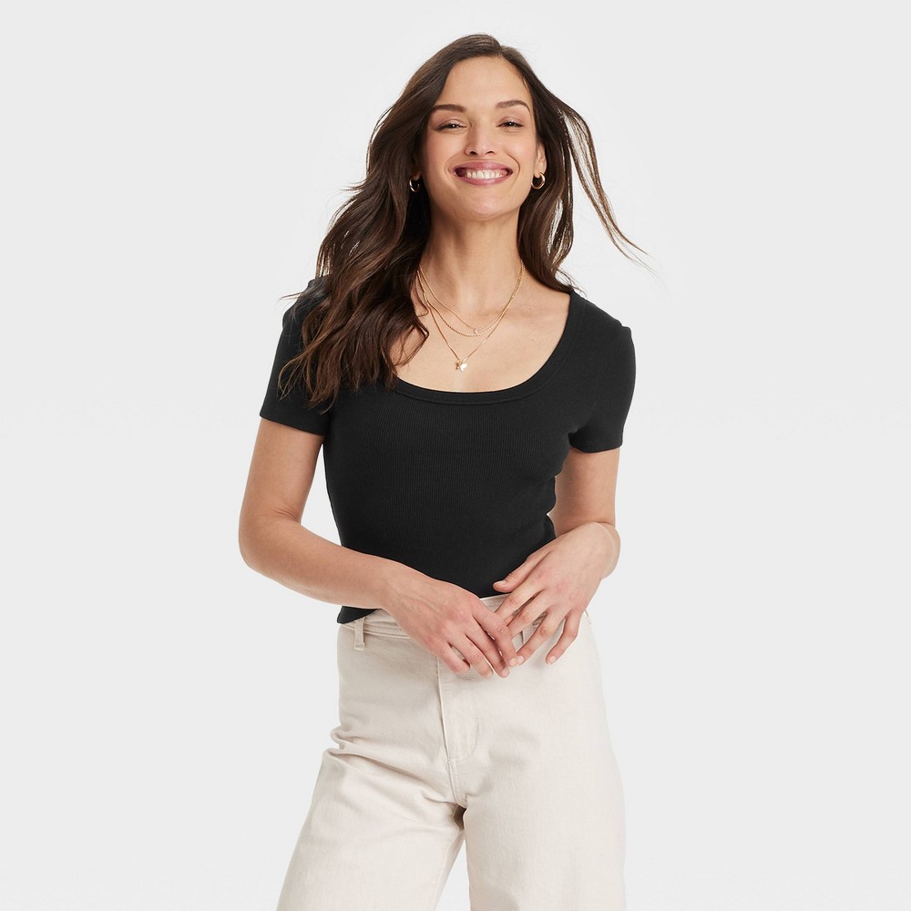 Women's Shrunken Short Sleeve Scoop Neck T-Shirt - Universal Thread™ Black M