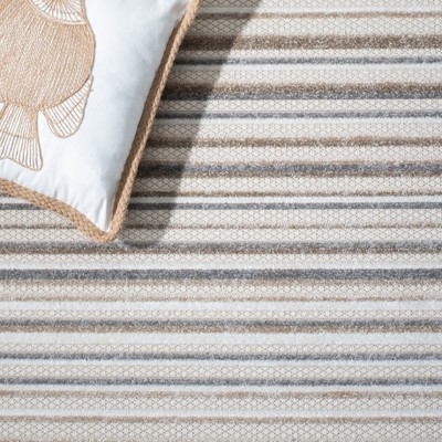 Ivory and Grey Geometric Reversible Synthetic Area Rug - 4'5" x 6'5"