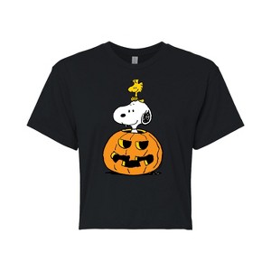 Women's - Peanuts - Snoopy Woodstock Pumpkin Cropped Graphic T-Shirt - 1 of 4