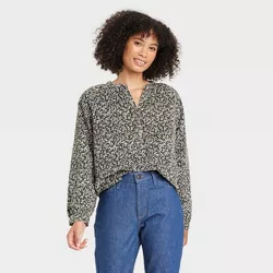 Women's Long Sleeve Relaxed Fit Everyday Blouse - Universal Thread™