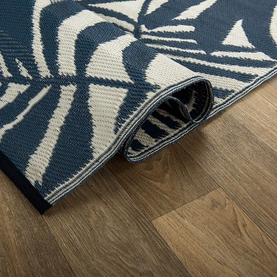 Blue Floral Reversible Synthetic Outdoor Rug, 5' x 7'