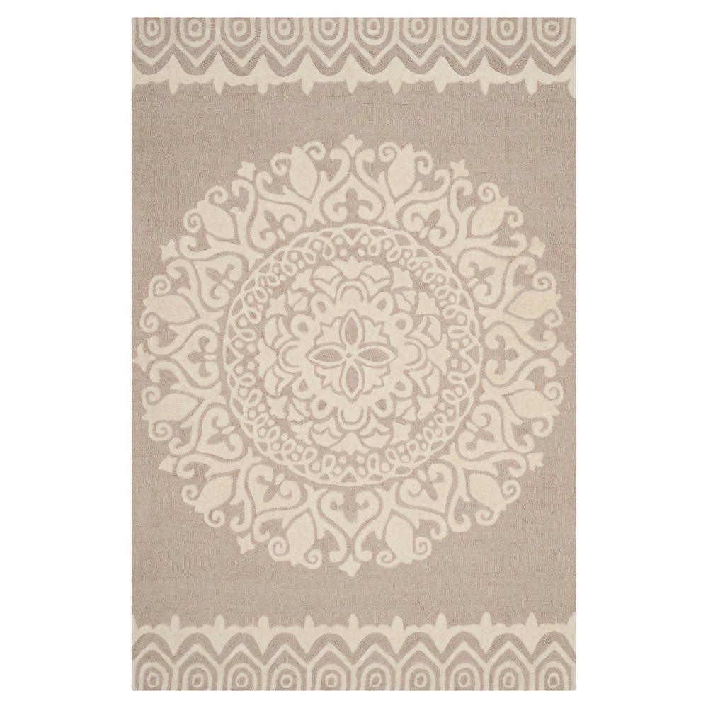 4'x6' Beige/Ivory Medallion Tufted Area Rug - Safavieh