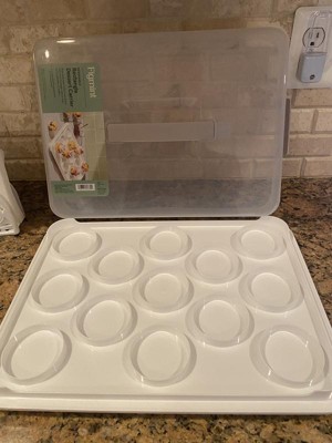 Mainstays Round Plastic Cake and Cupcake Carrier, Clear with Gray Handle,  Clasps and Base (1 Each) Includes Slice-and-Server Utensil, 13.2 x 8.5