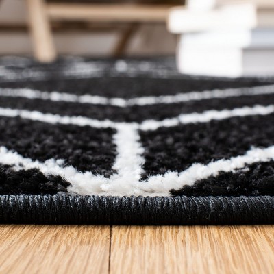 Braided Round Black and Ivory Synthetic Rug, 4' x 6'