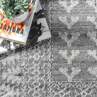 Gray 5' x 7' Distressed Synthetic Area Rug