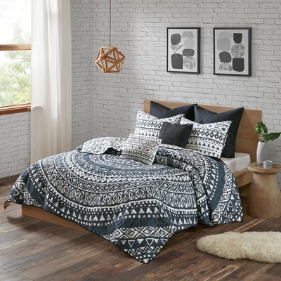 King Black Cotton Reversible Quilt Set with Decorative Pillows