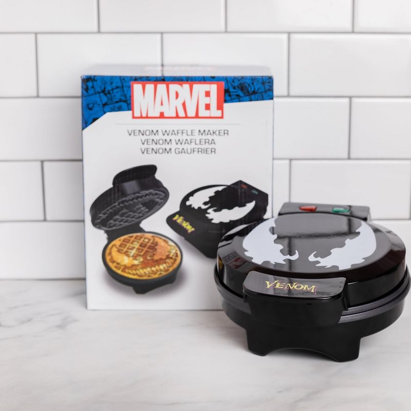 Uncanny Brands Marvel Venom Waffle Maker, 3 of 7