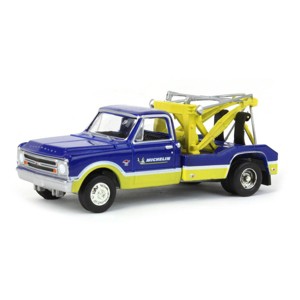 Greenlight Collectibles 1/64 1967 Chevrolet C-30 Wrecker Tow Truck Michelin Service Center Dually Drivers Series 11 46110-A - 1 of 4