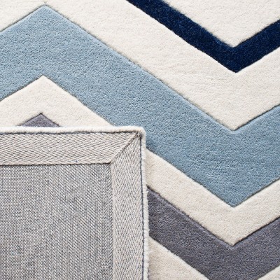 Hand-Tufted Off-White and Dark Grey Wool Accent Rug 2' x 3'