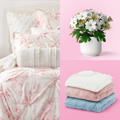This feminine, romantic aesthetic is college ready