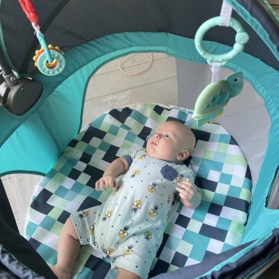 Fisher-Price Baby Portable Bassinet and Play Space On-the-Go Baby Dome with  Developmental Toys and Canopy, Windmill