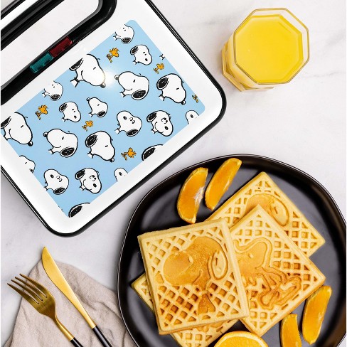 Uncanny Brands Peanuts Snoopy & Woodstock Double-square Waffle