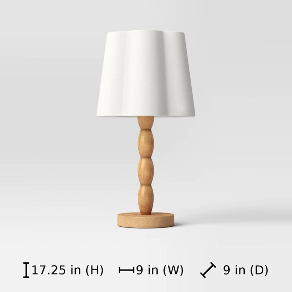 Lámpara de mesa de madera torneada con pantalla festoneada - Room Essentials™ 5