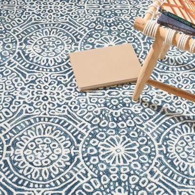 Temple Ink Blue and White Synthetic Machine Washable Rug, 3x5