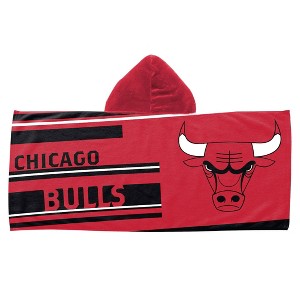 22"x51" NBA Chicago Bulls Liner Youth Hooded Beach Towel - 1 of 3