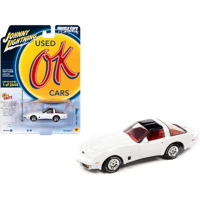 1982 Chevrolet Corvette White w/Black Top & Red Interior Limited Edition to 2644 pcs 1/64 Diecast Model Car by Johnny Lightning