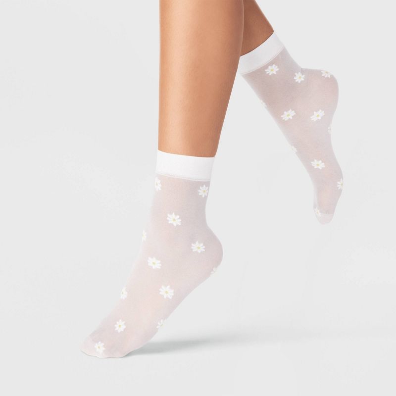 Women&#39;s 2pk Daisy Sheer Anklet Socks - A New Day&#8482; Black/White 4-10, 1 of 5