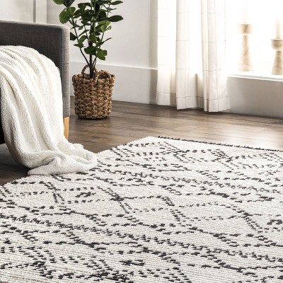Beige and Ivory 4' x 6' Shag Area Rug with Fringe