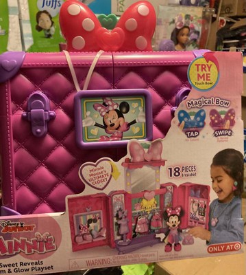 Disney Junior Alice's Wonderland Bakery Bag Set, Dress Up and Pretend Play,  Officially Licensed Kids Toys for Ages 3 Up by Just Play